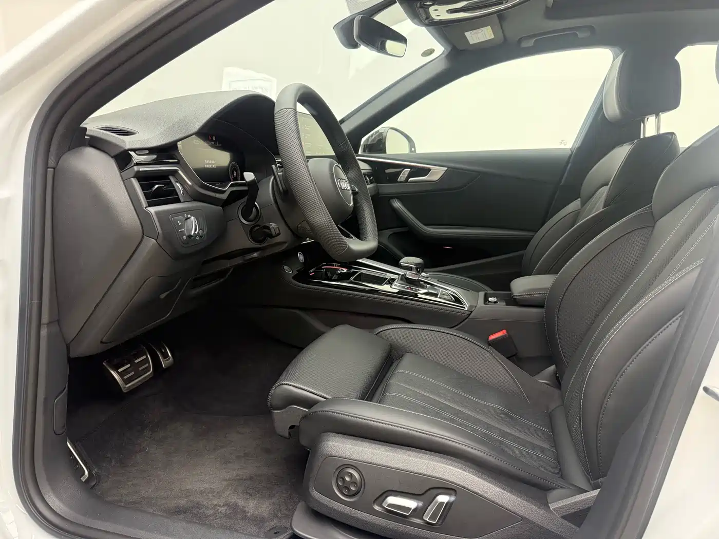 Audi A4L 2025 2025 2 Million Celebration Edition 40 TFSI Luxury Dynamic