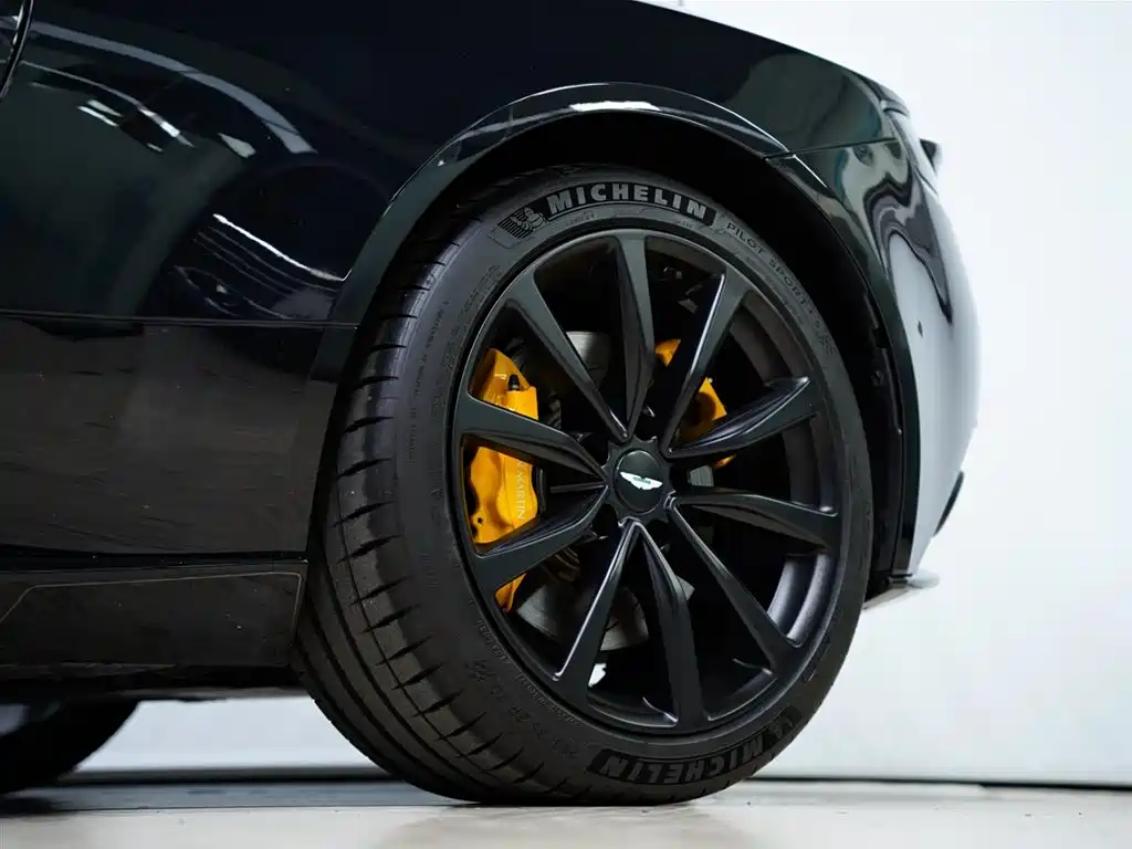 Aston Martin DB11 2021 2019 Model 4.0T V8 Coupe