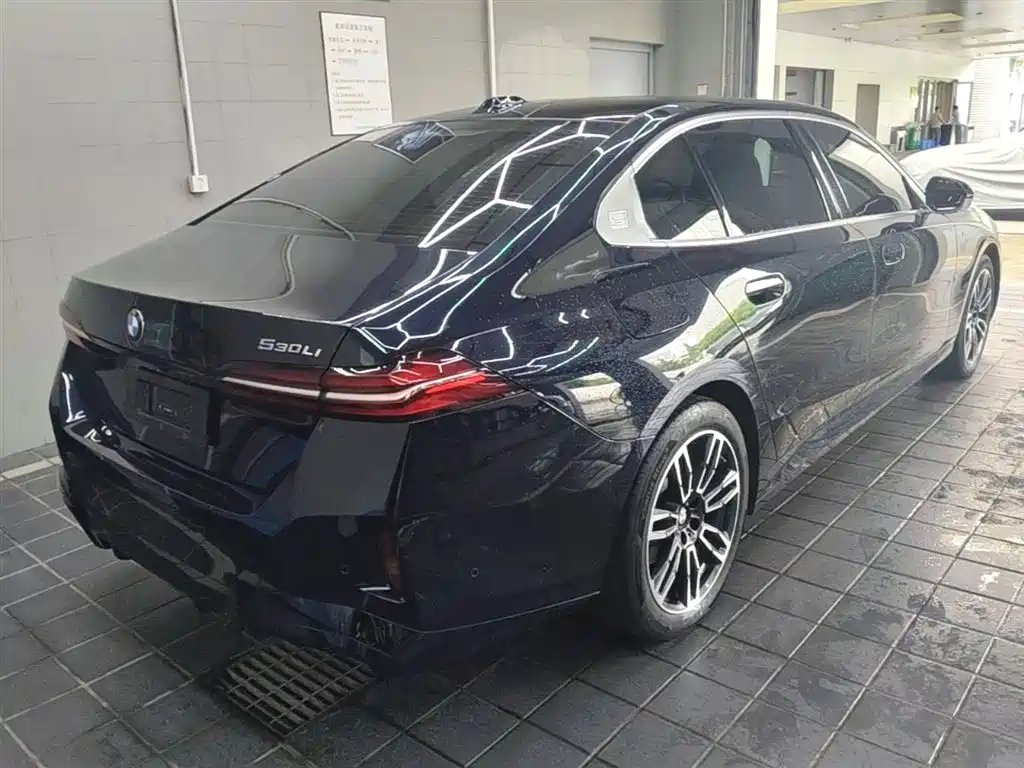 BMW 5-SERIES