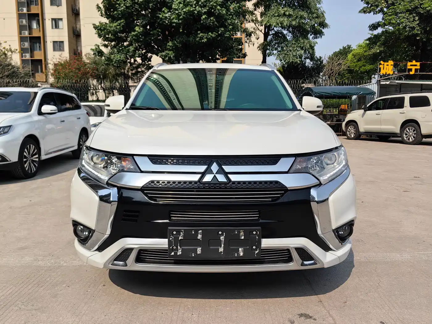 MITSUBISHI OUTLANDER