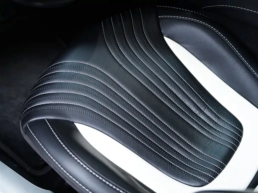 Aston Martin DB11 2021 2019 Model 4.0T V8 Coupe