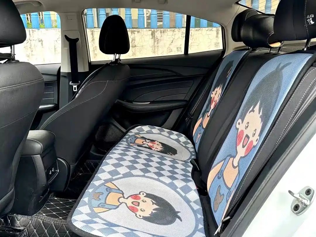 Фото 6 - Roewe i5