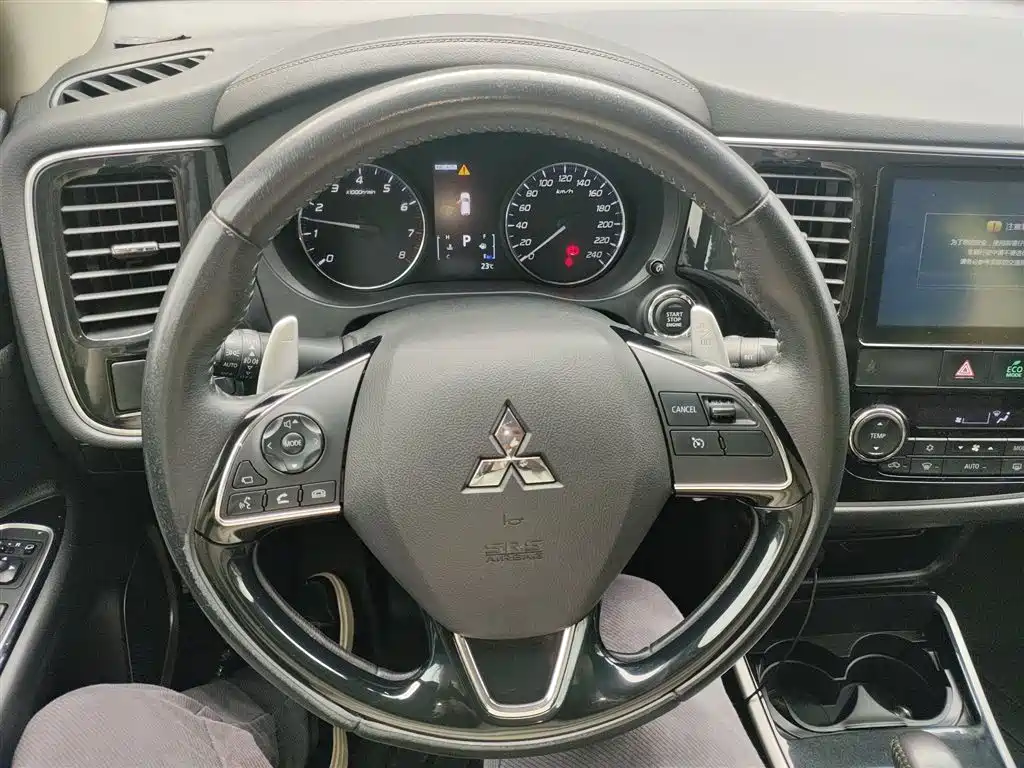 MITSUBISHI OUTLANDER