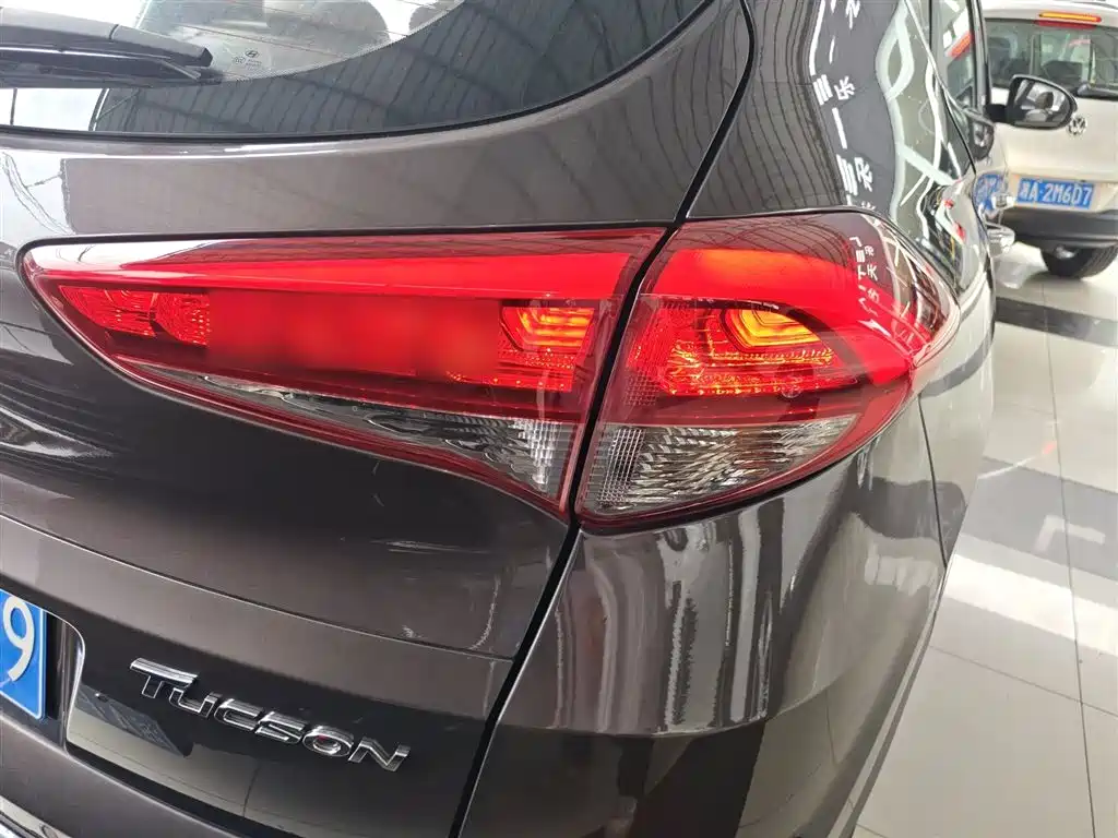 Hyundai Tucson 2015 1.6T Dual Clutch 2WD Leading фото 8