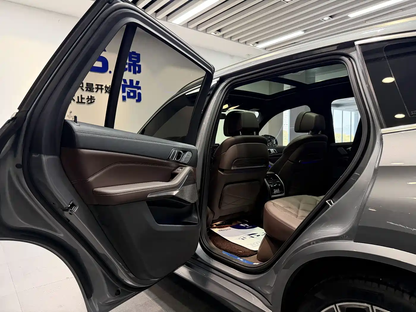 BMW X5 2022 Model xDrive 40Li M Sport Package фото 21