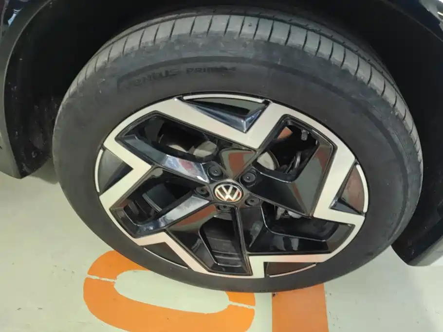 Photo 6 - Volkswagen Tiguan L