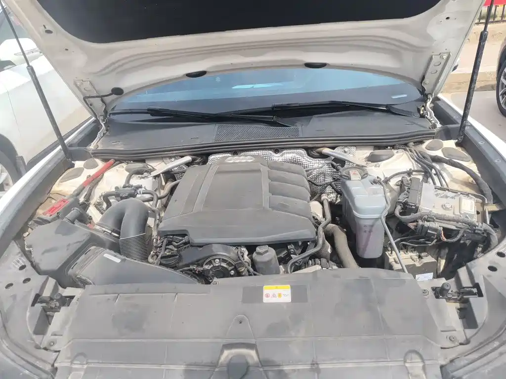Фото 11 - Audi A6L