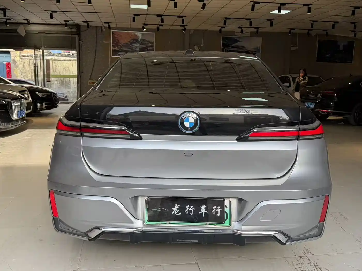 BMW I7
