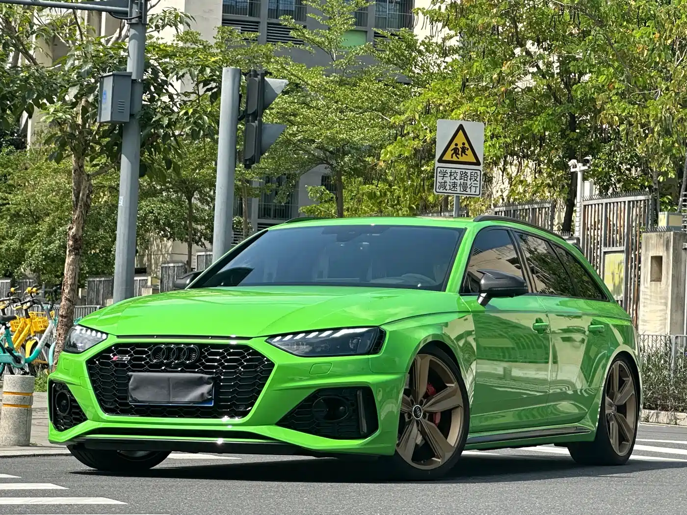 Audi RS 4 2023 Model RS4 Avant Dark Gold Edition