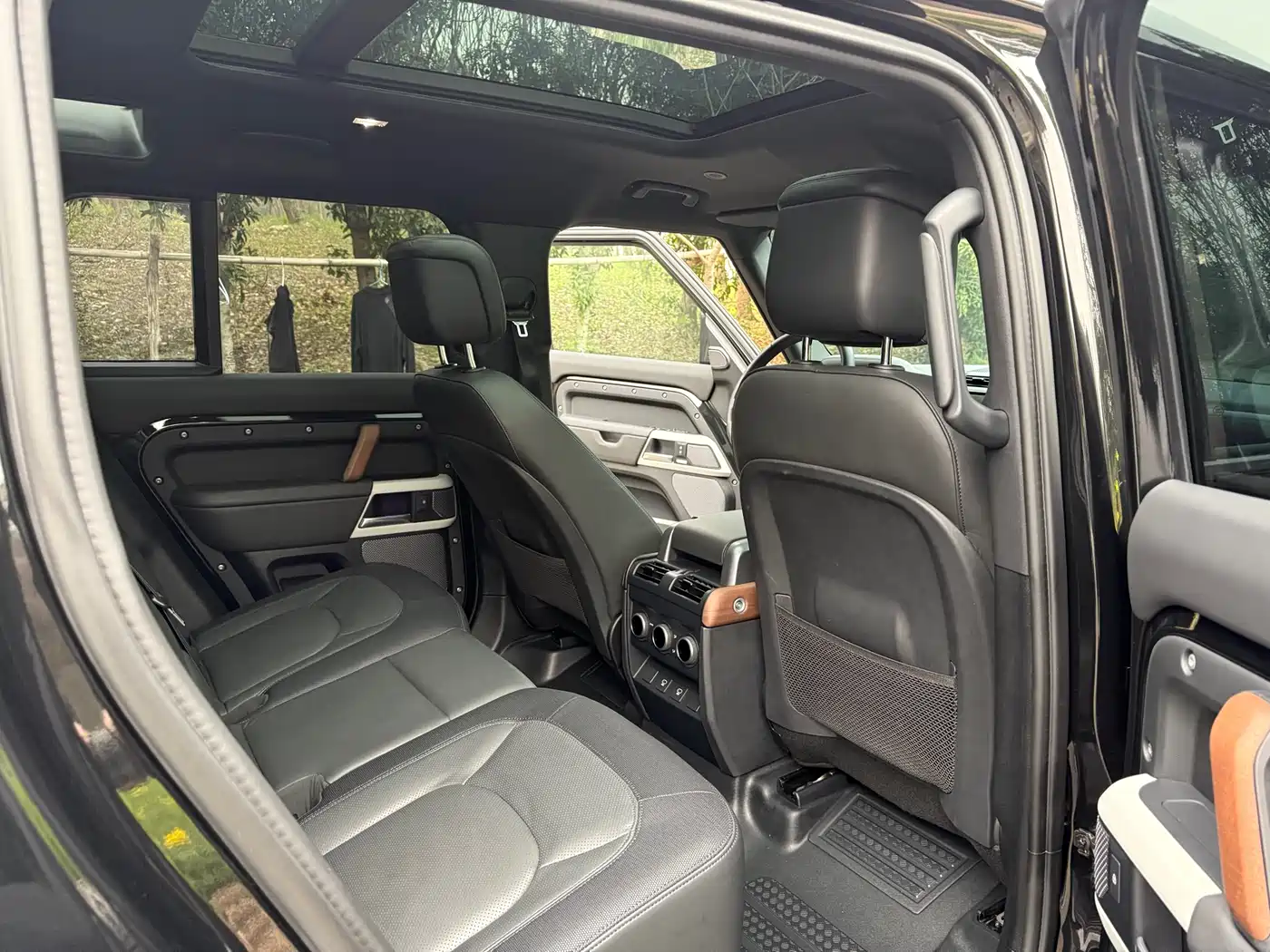 Land Rover Defender 2024 110 3.0T P400 X-DYNAMIC HSE фото 4