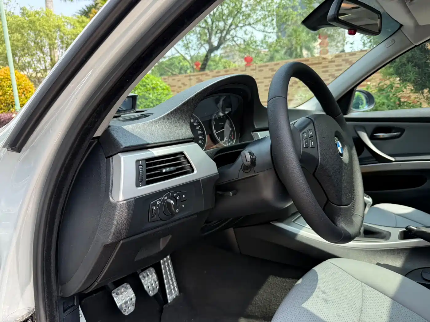 BMW 3 Series (Import) 2005 Model E90 320i фото 10