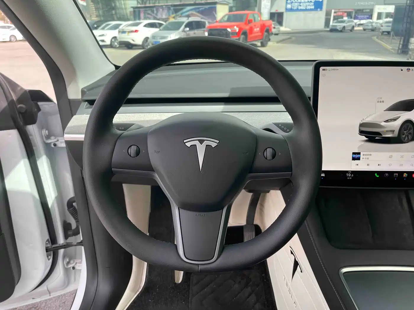 TESLA MODEL Y