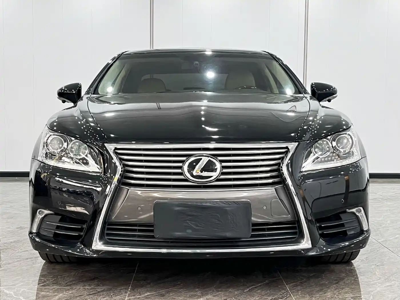 Фото 3 - Lexus LS