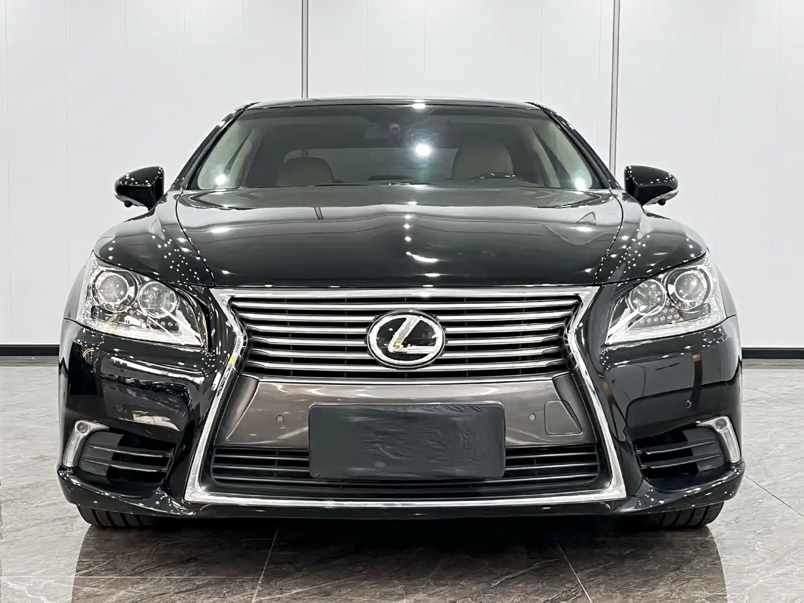 Фото 3 - Lexus LS