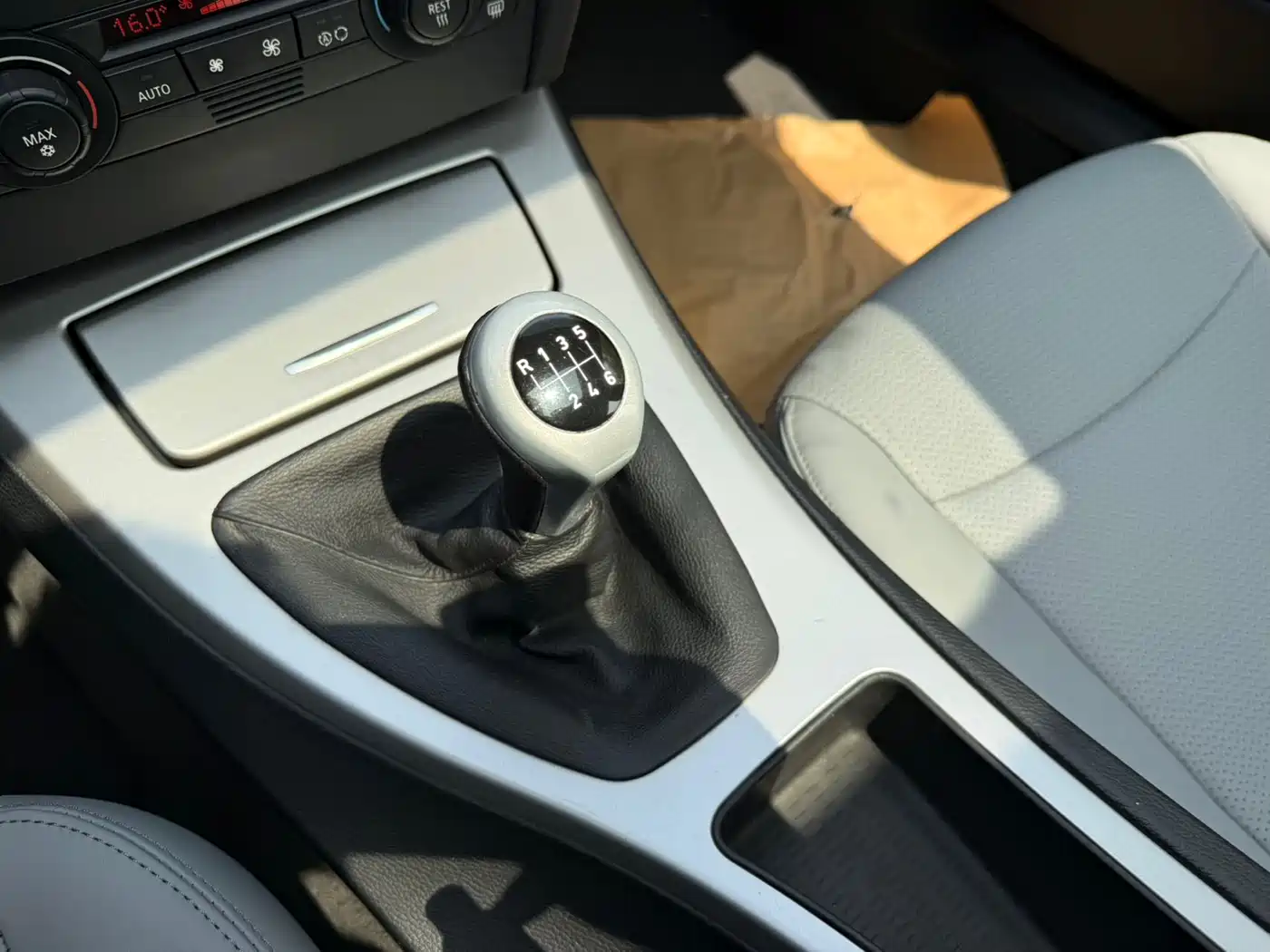 BMW 3 Series (Import) 2005 Model E90 320i фото 13