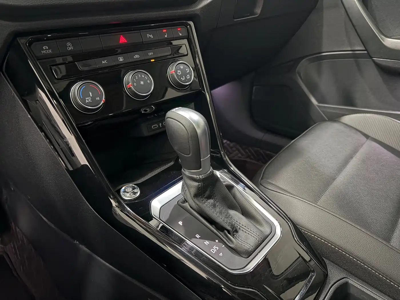 VOLKSWAGEN T ROC EXPLORING SONGS