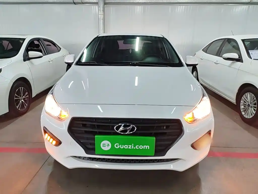 Фото 3 - Hyundai Verna