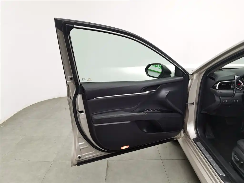 Toyota Camry 2018 2.0G Luxury Edition фото 8