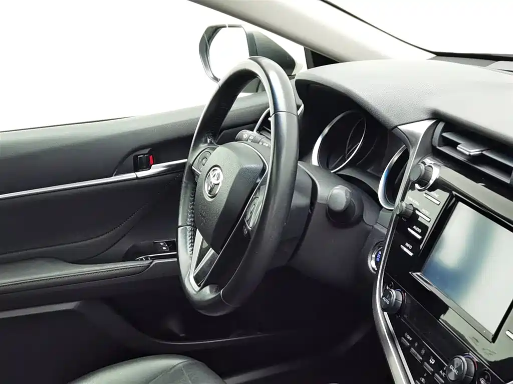 Toyota Camry 2018 2.0G Luxury Edition фото 22