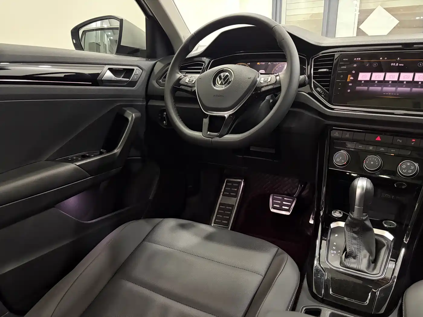 VOLKSWAGEN T ROC EXPLORING SONGS