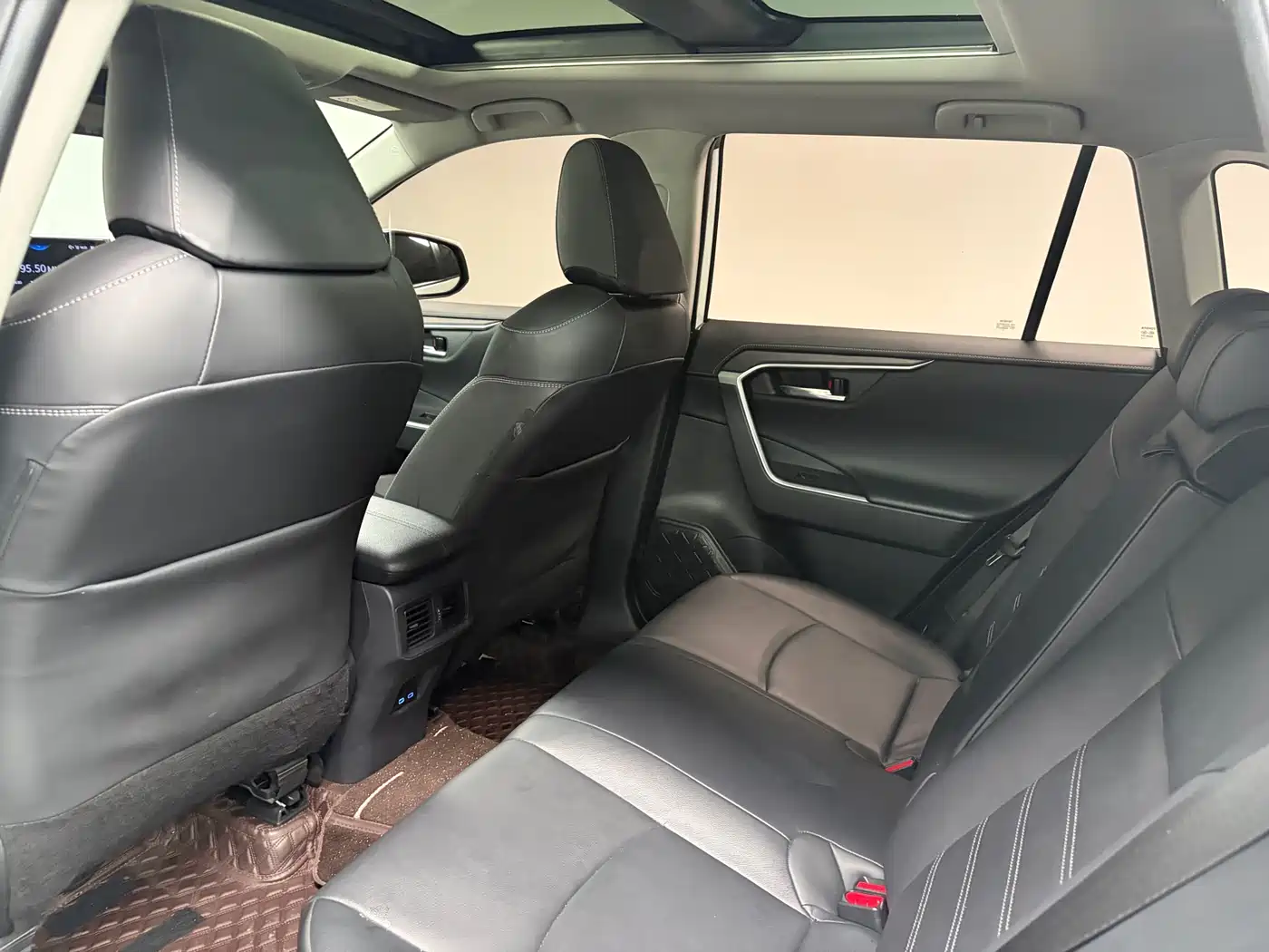 Toyota RAV4 Rongfang 2022 2.0L CVT 2WD Premium Edition фото 14