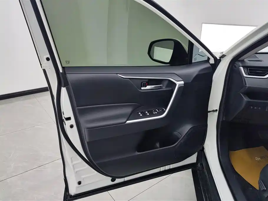 Toyota RAV4 Rongfang 2020 2.0L CVT 2WD Trend Edition фото 7