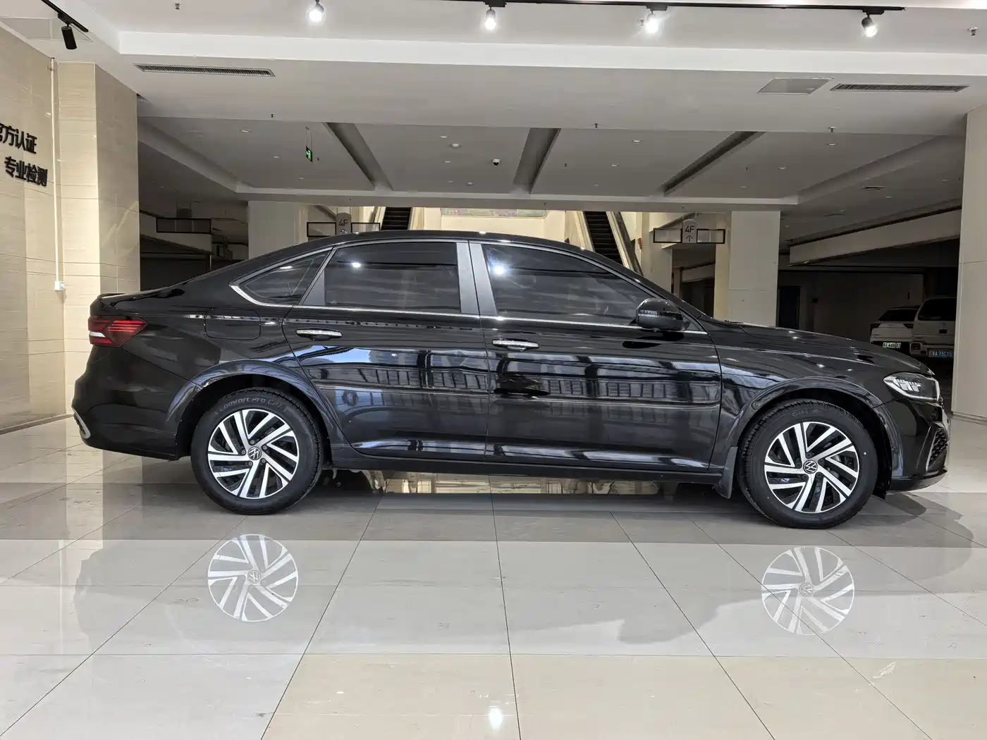 Volkswagen Lavida 2023 300TSI DSG Starlight Full Comfort Edition фото 4