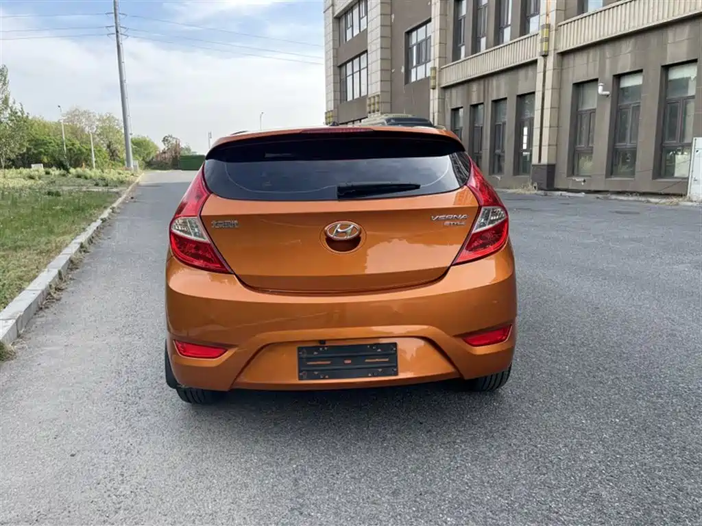 Hyundai Reina 2014 Model 1.6L Automatic TOP фото 12