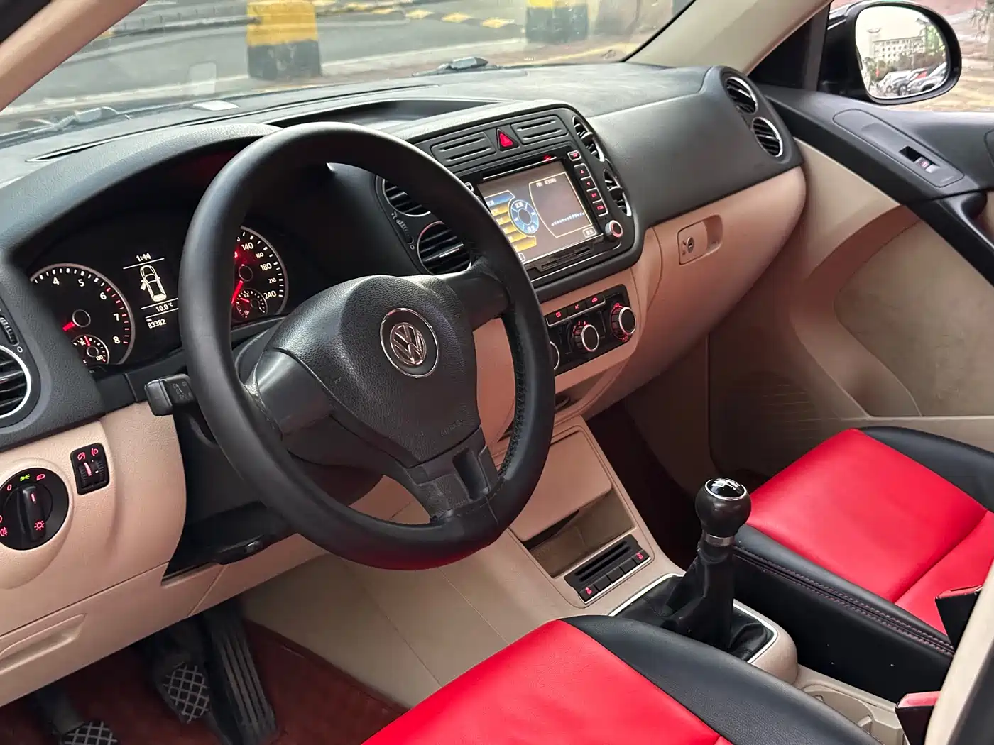 Volkswagen Tiguan 2012 1.8TSI Manual 2WD Metro Edition фото 19