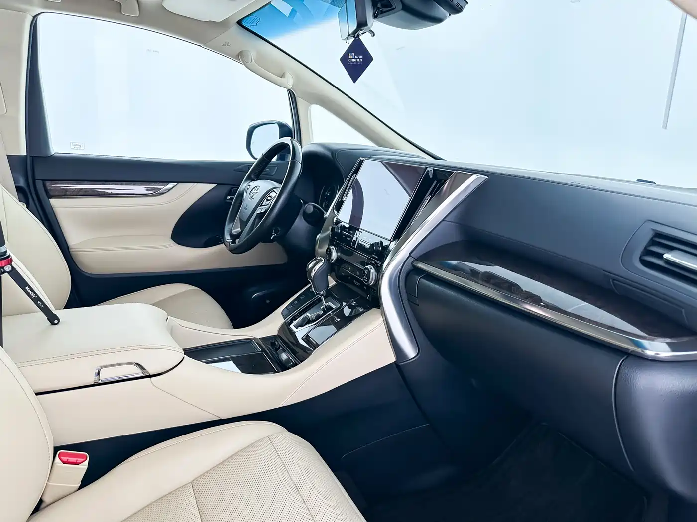 Toyota Vellfire 2020 Twin Engine 2.5L HV Premium Edition фото 13