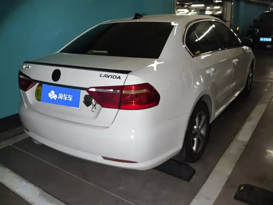 Volkswagen Lavida 2015 1.6L Automatic Trend Edition фото 3