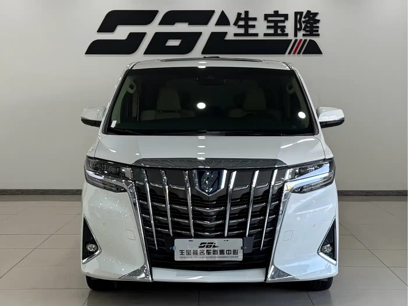 Toyota Alphard 2021 Hybrid 2.5L Luxury фото 2