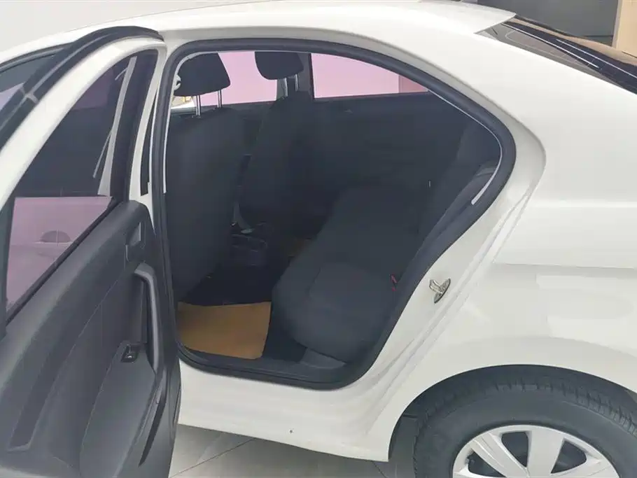 Volkswagen Jetta 2015 Value Edition 1.6L Manual Fashion фото 11