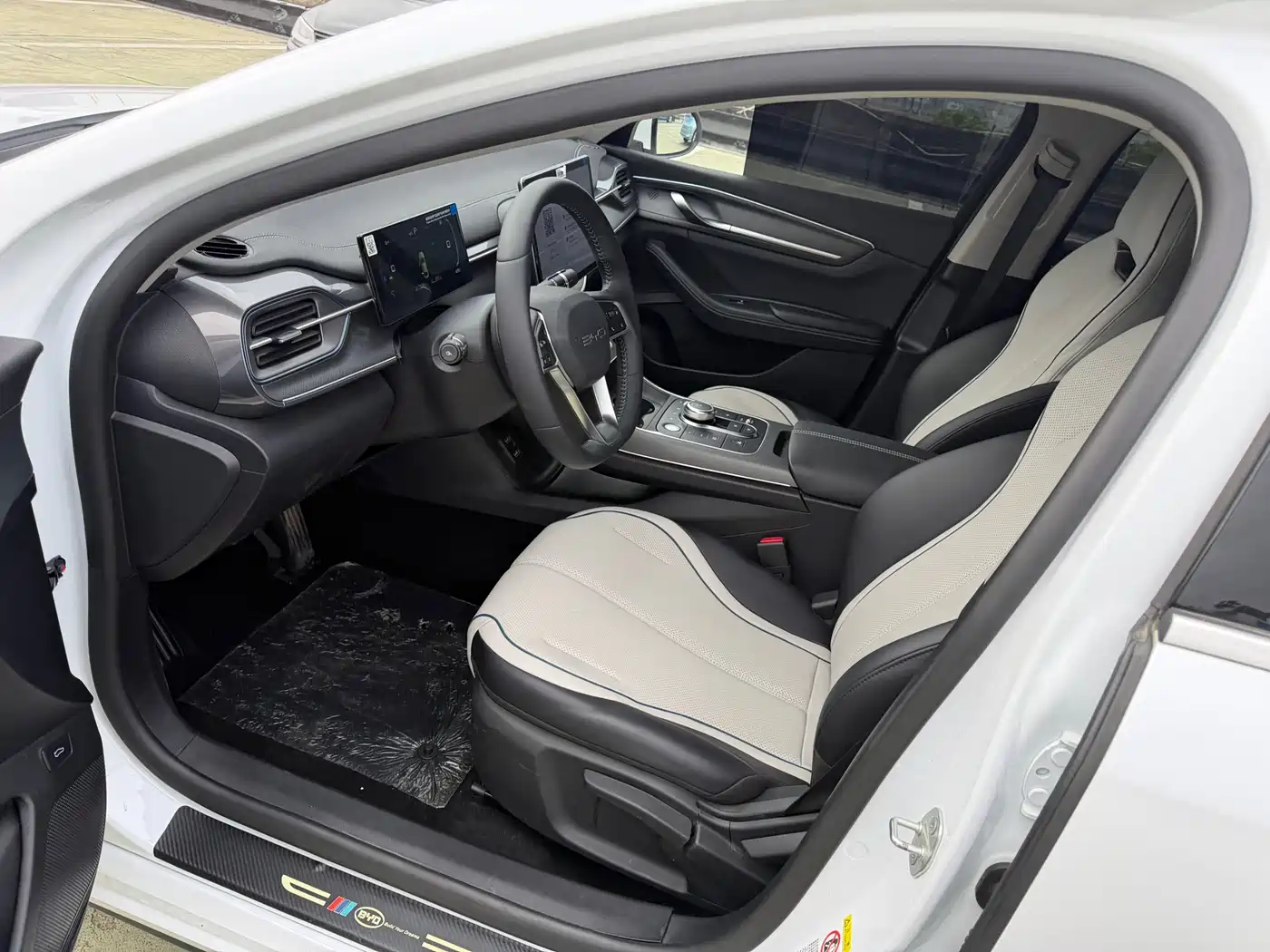 BYD Destroyer 05 2024 Glory Edition DM-i 55KM Luxury фото 14