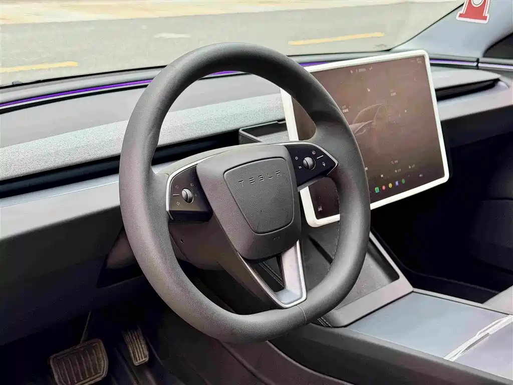 Фото 12 - Tesla Model 3