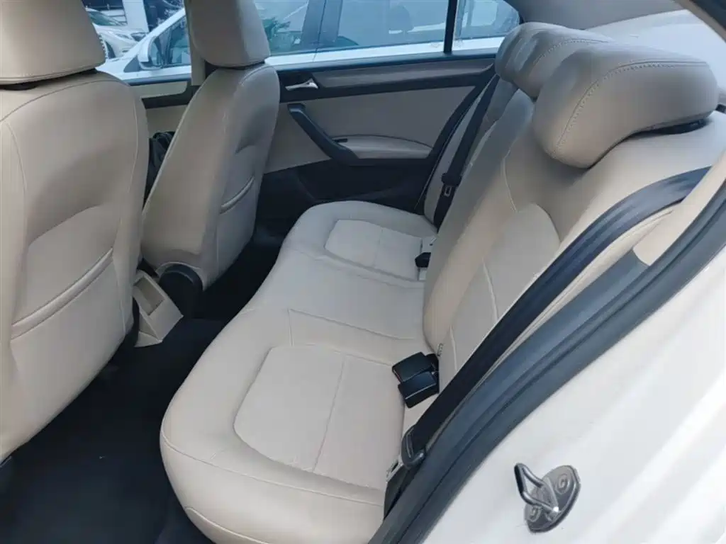 Volkswagen Santana 2013 1.6L Automatic Comfort Edition фото 17