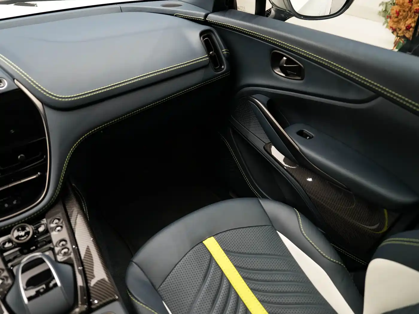Aston Martin DBX 2023 2023 Model 4.0T V8 707
