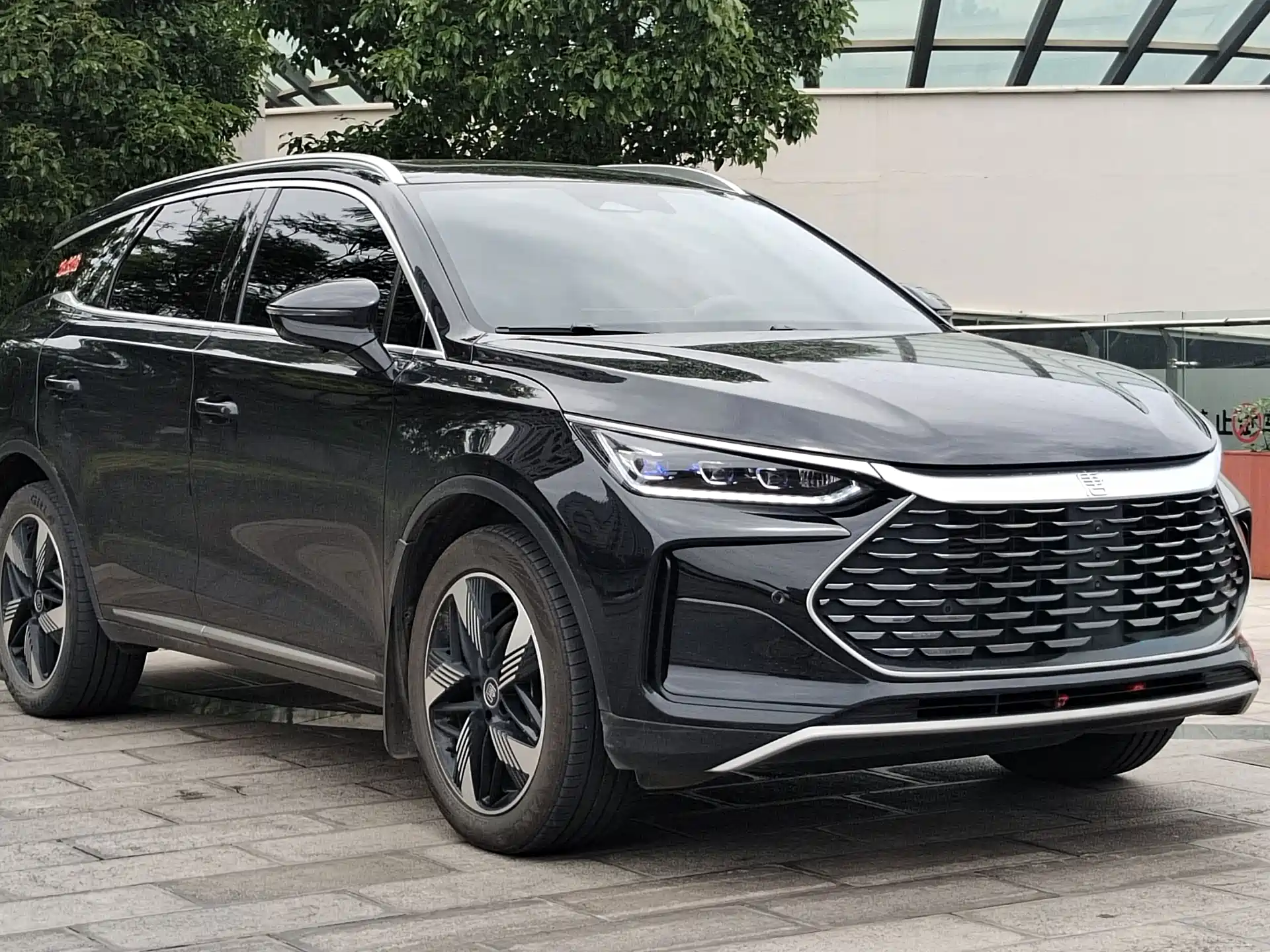 Photo 3 - BYD Tang New Energy