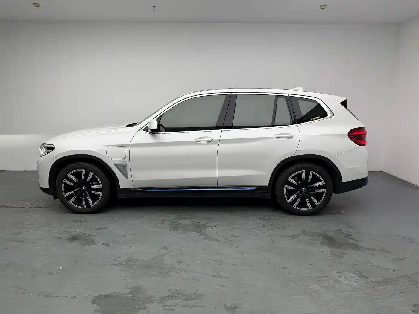 BMW iX3 2021 Leading фото 9