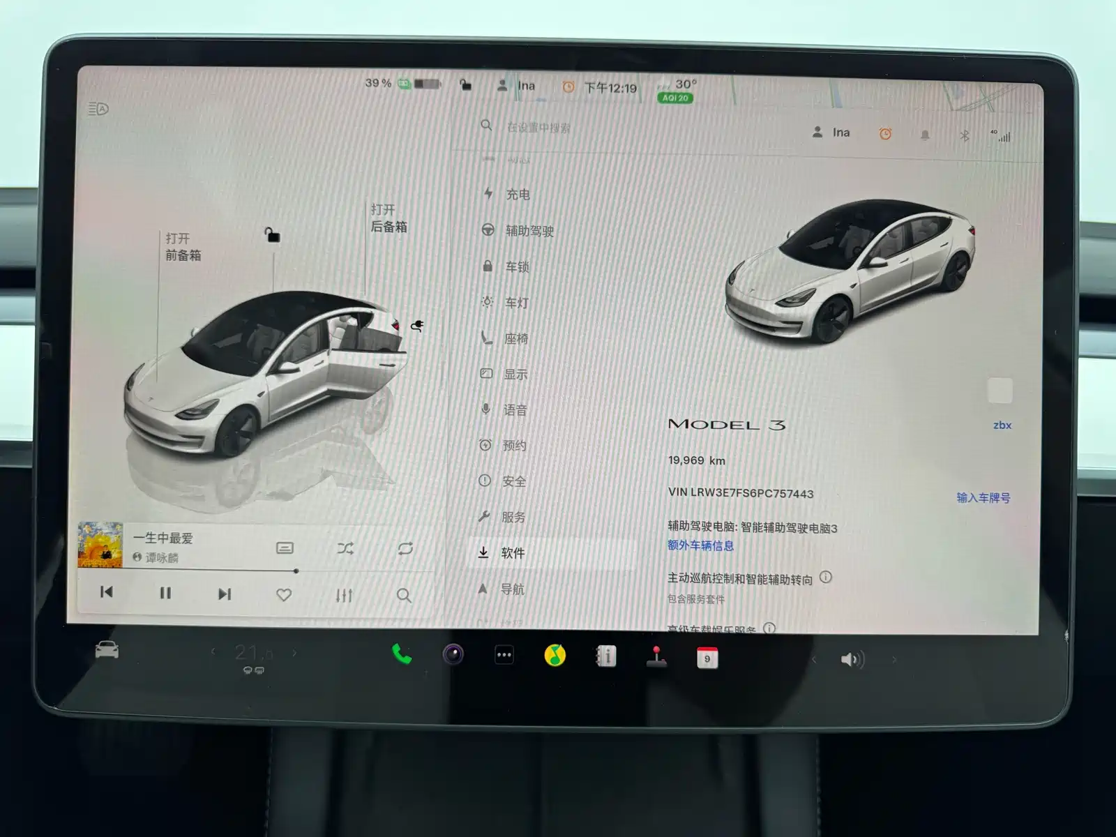 Фото 12 - Tesla Model 3