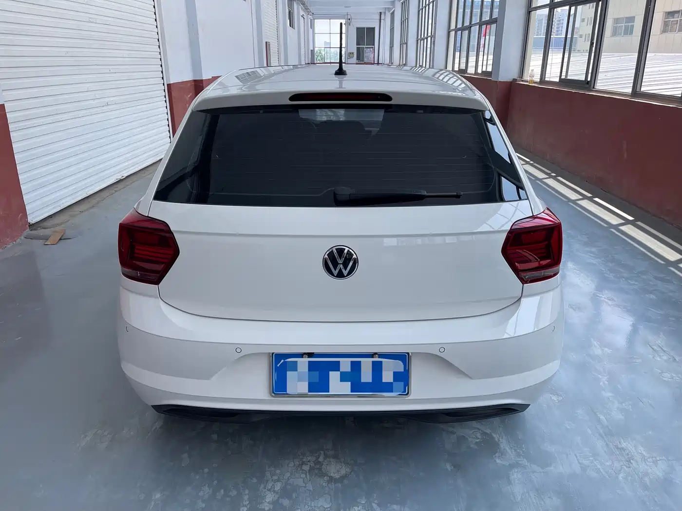 VOLKSWAGEN POLO