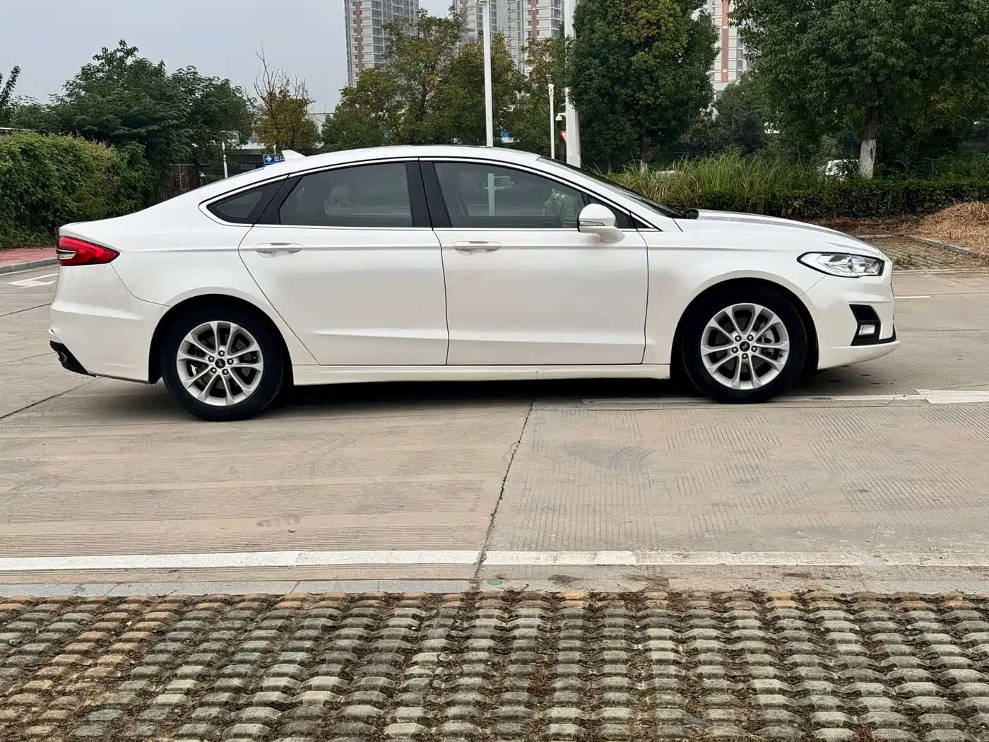 FORD MONDEO