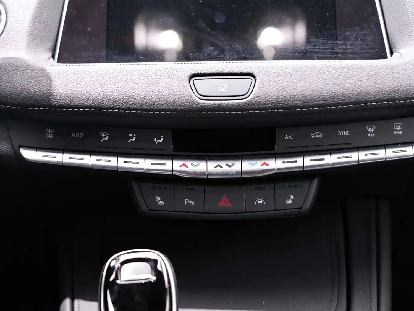 Cadillac XT4 2023 Model Year 28T Two-Wheel Drive Luxury Model фото 26