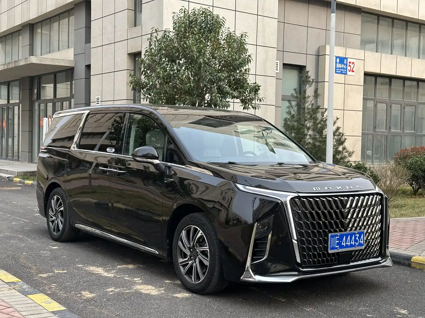 SAIC Maxus Maxus G90 2023 2.0T Interstellar Flagship Edition фото 3