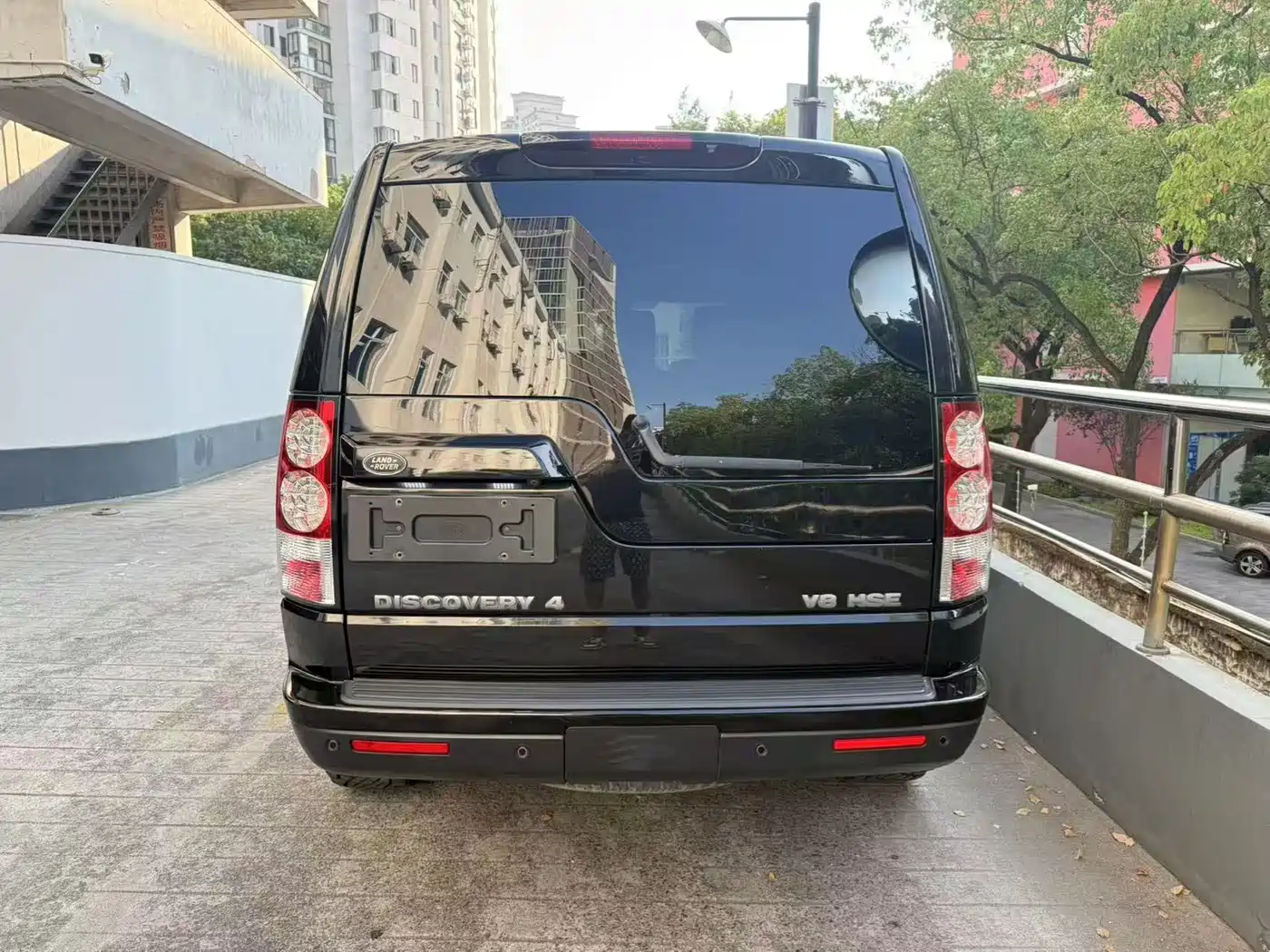 Land Rover Discovery 2012 5.0 V8 HSE фото 20