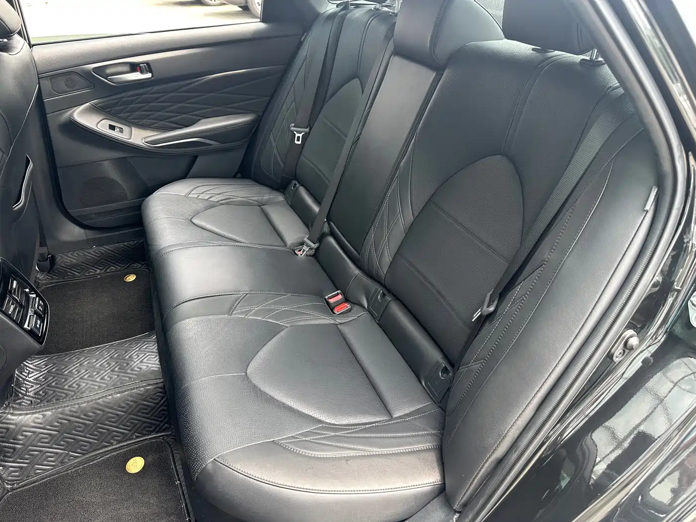 Toyota Avalon 2019 Hybrid 2.5L XLE Premium Edition China VI фото 17