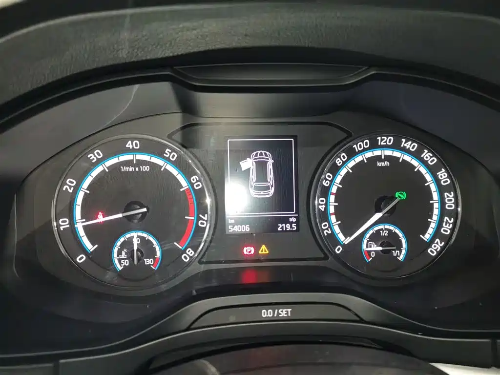 Škoda Karoq 2019 TSI280 Smart Drive Premium Edition China VI фото 4