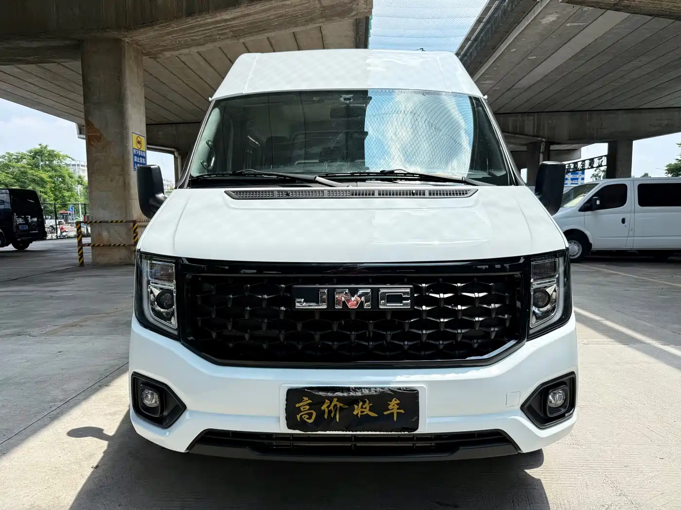 Jiangling JMC Fushun 2025 2025 Model 2.0T 6MT Diesel Short Wheelbase Medium-High Roof Commercial MPV 5/6 Seats