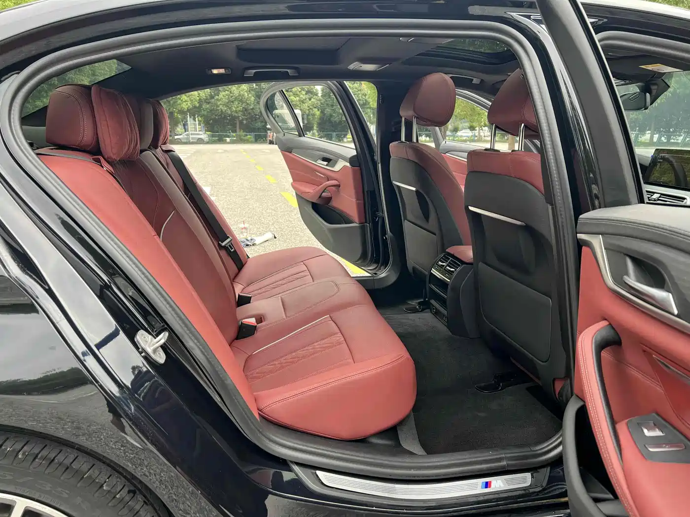 BMW 5 Series 2023 530Li Leading M Sport Package фото 9