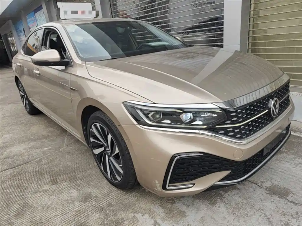 Volkswagen Passat 2022 330TSI Starlight Luxury Edition фото 4